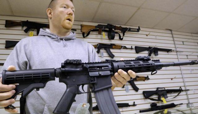 Washington restringe la venta de rifles de asalto