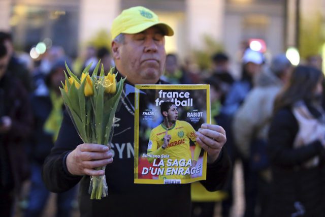 Suspenden búsqueda de avioneta donde viajaba Sala; familiares piden continuar