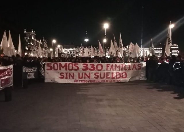 Protestan trabajadores de la CDMX por despidos Bomberos su suman a las protestas contra Sheinbaum
