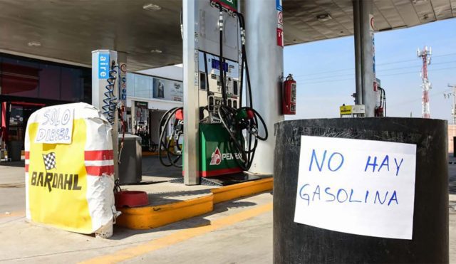 Empresas del Valle de Toluca sufren por el desabasto; Pemex enviará 19 mil barriles
