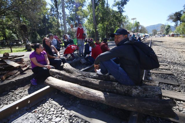 López Obrador en las vías: entre los trenes empresarial y magisterial