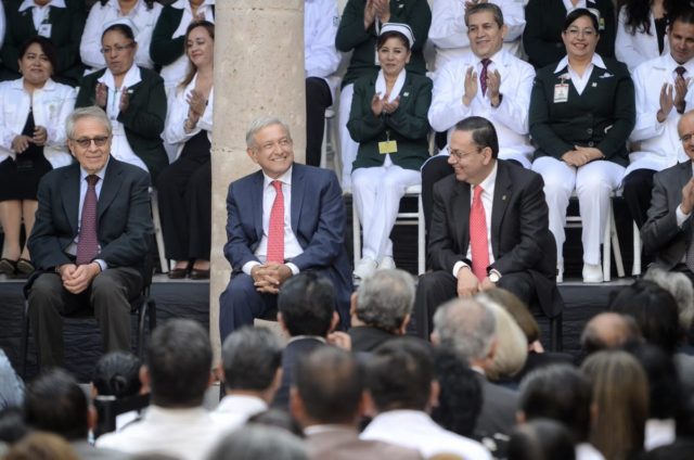 AMLO quiere un sistema de salud como el de Dinamarca o Canadá