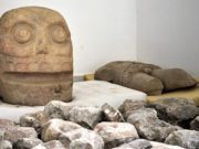 Hallan primer templo de Xipe Tótec El INAH descubrió tres figurillas pertenecientes al dios prehispánico