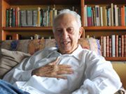 Universidad Veracruzana requiere de más de año y medio para exhibir biblioteca de Sergio Pitol
