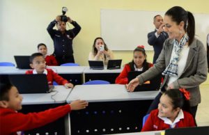Sheinbaum entrega primera escuela rehabilitada después del 19S