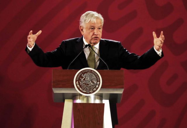 Fox, Calderón y Peña Nieto fueron omisos en el robo de combustible: López Obrador