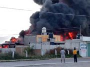 Se incendia bodega donde se guardaba combustible huachicol