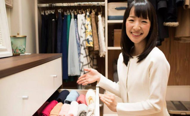Marie Kondo propone deshacerse de los libros en casa El comercio - Marie Kondo propone deshacerse de los libros en casa