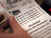 Jugador de lotería ganó 425 millones de dólares La Prensa - Jugador de lotería ganó 425 millones de dólares