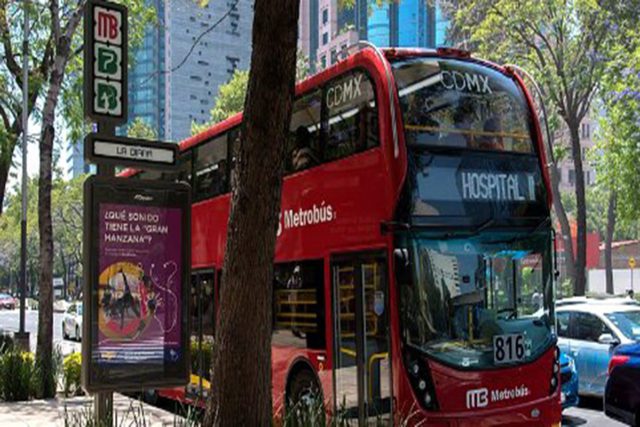 Ordenan retiro de anuncios publicitarios instalados en Reforma