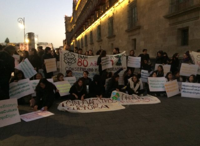 Alumnos y profesores de la ENAH exigen pago de sueldos Alumnos y profesores de la ENAH exigen pago de sueldos