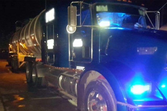 PF y Marina detienen pipa con 66 mil litros de turbosina en Guaymas PF y Marina detienen pipa con 66 mil litros de turbosina en Guaymas