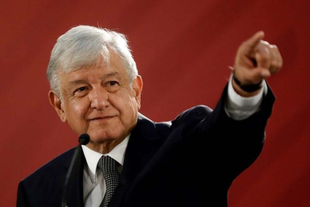 López Obrador pide paciencia ante desabasto; producción en Pemex sigue a la baja