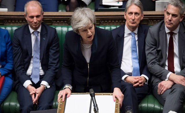 May supera la moción de censura tras su fracaso en el Brexit Perfil - May supera la moción de censura tras su fracaso en el Brexit