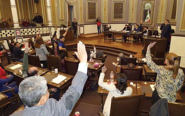 Ya son 19 los candidatos que aspiran a la gubernatura interina de Puebla Luisito Comunica levanta la mano como aspirante