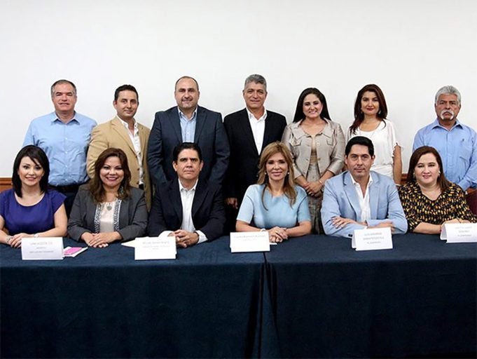 Estrenan cuatro dependencias estatales nuevos dirigentes