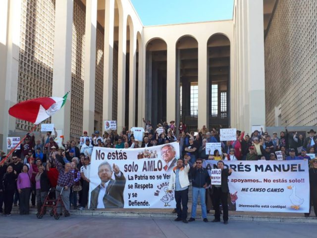 Morenistas en Sonora marcharon a favor del combate contra el huachicol «AMLO no estás solo, el tigre ya despertó»