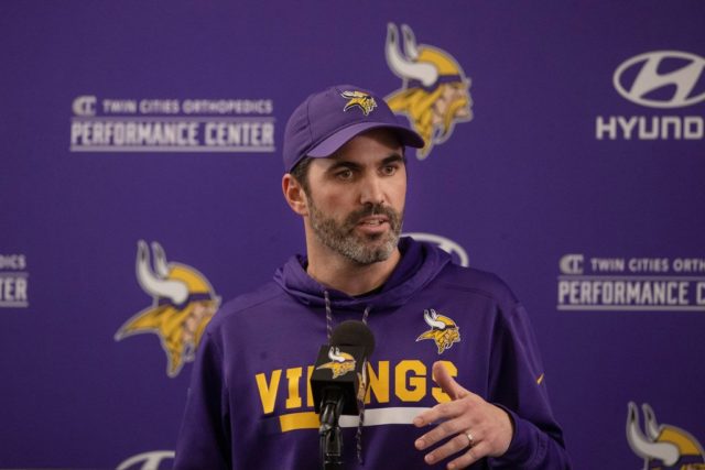 Regresa excoordinador ofensivo a los Vikings