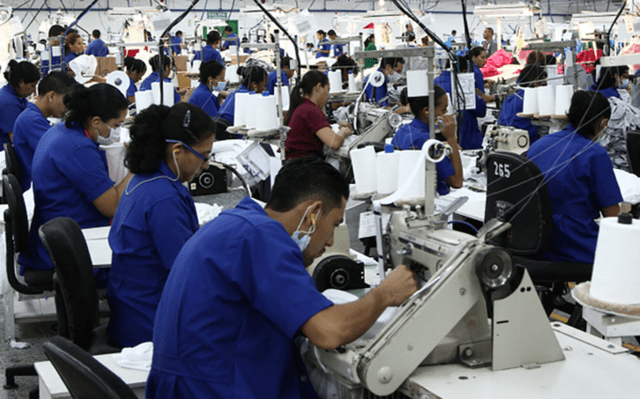 Más de 2 mil maquiladores de Sonora realizan paro de labores Hasta el costo de la comida les incrementaron como requisito para subirles el sueldo