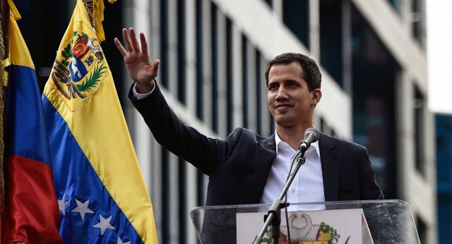Guaidó se dirige a la frontera para recibir ayuda humanitaria