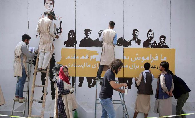 Al Arabiya - Dos periodistas fueron asesinados en Afganistán Al Arabiya - Dos periodistas fueron asesinados en Afganistán