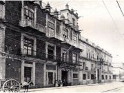 Disculpe, señor, ¿sabe qué hora es? La plaza del ajolote