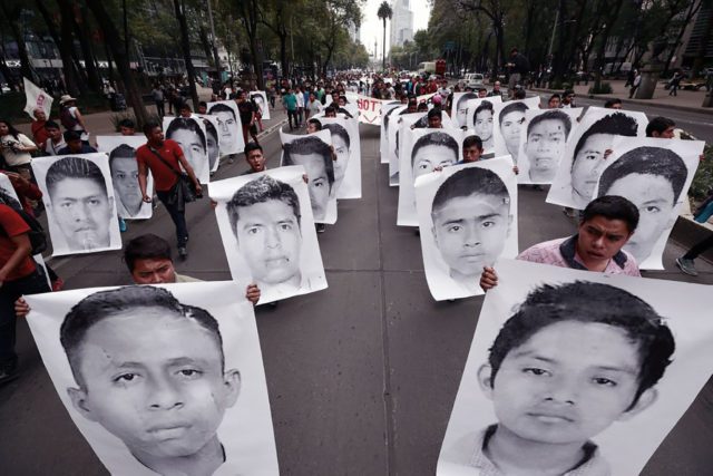 Ayotzinapa, entre amnistías y borrones