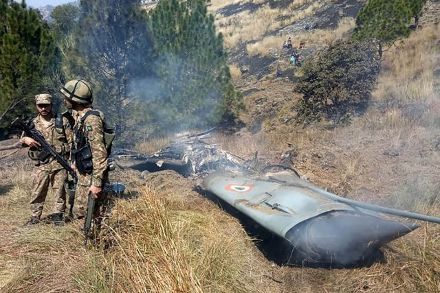 Crecen las tensiones ente Pakistán e India Pakistán derribó 2 aviones de India que entraron a tu territorio