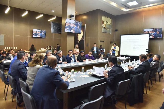 Piden quitar fuero a funcionarios del Edomex pero posponen sesión