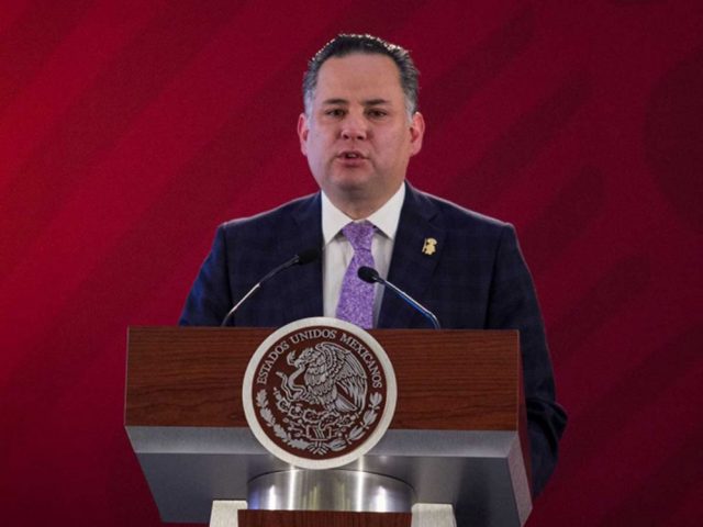 SHCP presenta denuncias ante la FGR por lavado de dinero y huachicoleo
