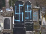 Neonazis profanaron 80 tumbas de judíos en Francia T13 - Neonazis profanaron 80 tumbas de judíos en Francia