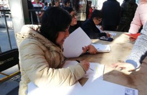 Gobierno capitalino entrega tarjetas con 8 mil pesos a damnificados