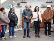 Del mazo entrega apoyos a productores de prendas de lana