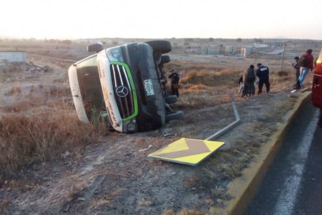 Choca transporte público en Pachuca y deja 10 lesionados