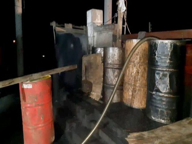 Estatales clausuran bodega y aseguran combustible robado en Ecatepec