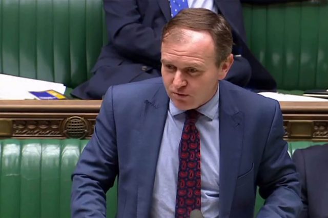 Dimite miembro del gabinete de May por planes para retrasar el Brexit Aprueban Francia y Alemania retrasar el Brexit