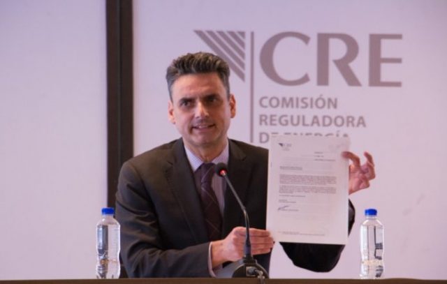 Uno se va y otro se queda