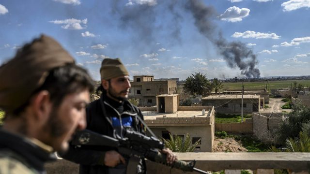 Ataque a último reducto del EI en Siria deja más de 50 muertos