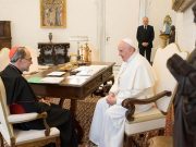 Papa rechaza renuncia de cardenal que encubrió a cura pederasta