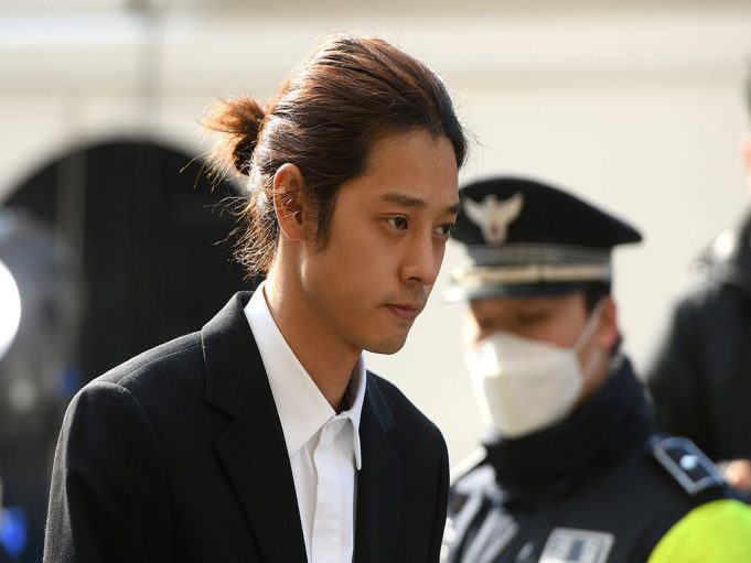 Billboard - Detienen a cantante de k-pop por escándalo sexual