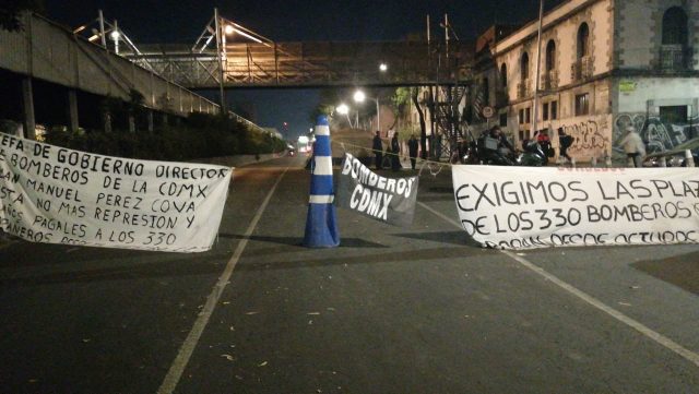 Continúa el bloqueo de bomberos en San Antonio Abad Cerca de 200 vulcanos mantienen cerrada la circulación desde el pasado miércoles