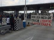 Normalistas tomaron la caseta de Cuernavaca en pleno fin de semana largo Piden cancelar el examen de ingreso a la Normal