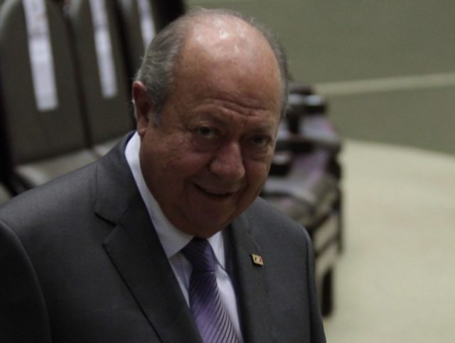 Le llueven denuncias a Romero Deschamps
