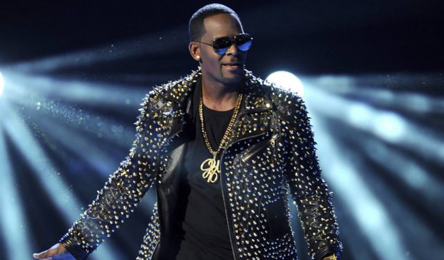Presentan nueva acusación sexual contra el rapero R. Kelly Se suma a las 10 acusaciones que enfrenta en Chicago, todas por abusos sexuales