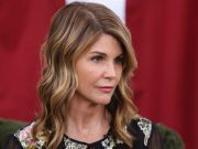 Lori Loughlin se entrega al FBI por escándalo de soborno a universidades Entertainment Tonight - Lori Loughlin se entrega al FBI por escándalo de soborno a universidades