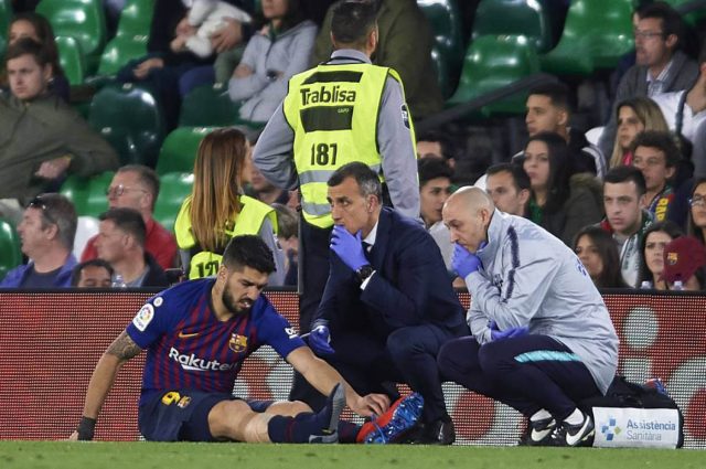 Suárez podría perderse dos juegos clave para el Barcelona