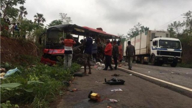 Choque entre autobuses dejó 60 muertos en Ghana Al menos 28 pasajeros más se encuentran hospitalizados
