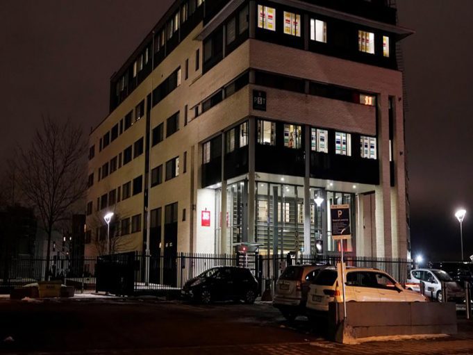 La Vanguardia - Alumno atacó a cuatro trabajadores en una escuela de Oslo