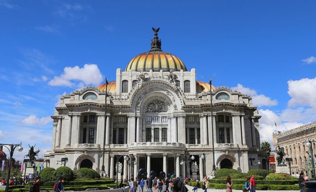Bellas Artes cerró sus puertas a causa de manifestantes Más México - Bellas Artes cerró sus puertas a causa de manifestantes
