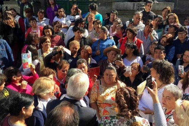 Damnificados del 19S en Iztapalapa acusan desatención de autoridades Damnificados del 19S en Iztapalapa acusan desatención de autoridades